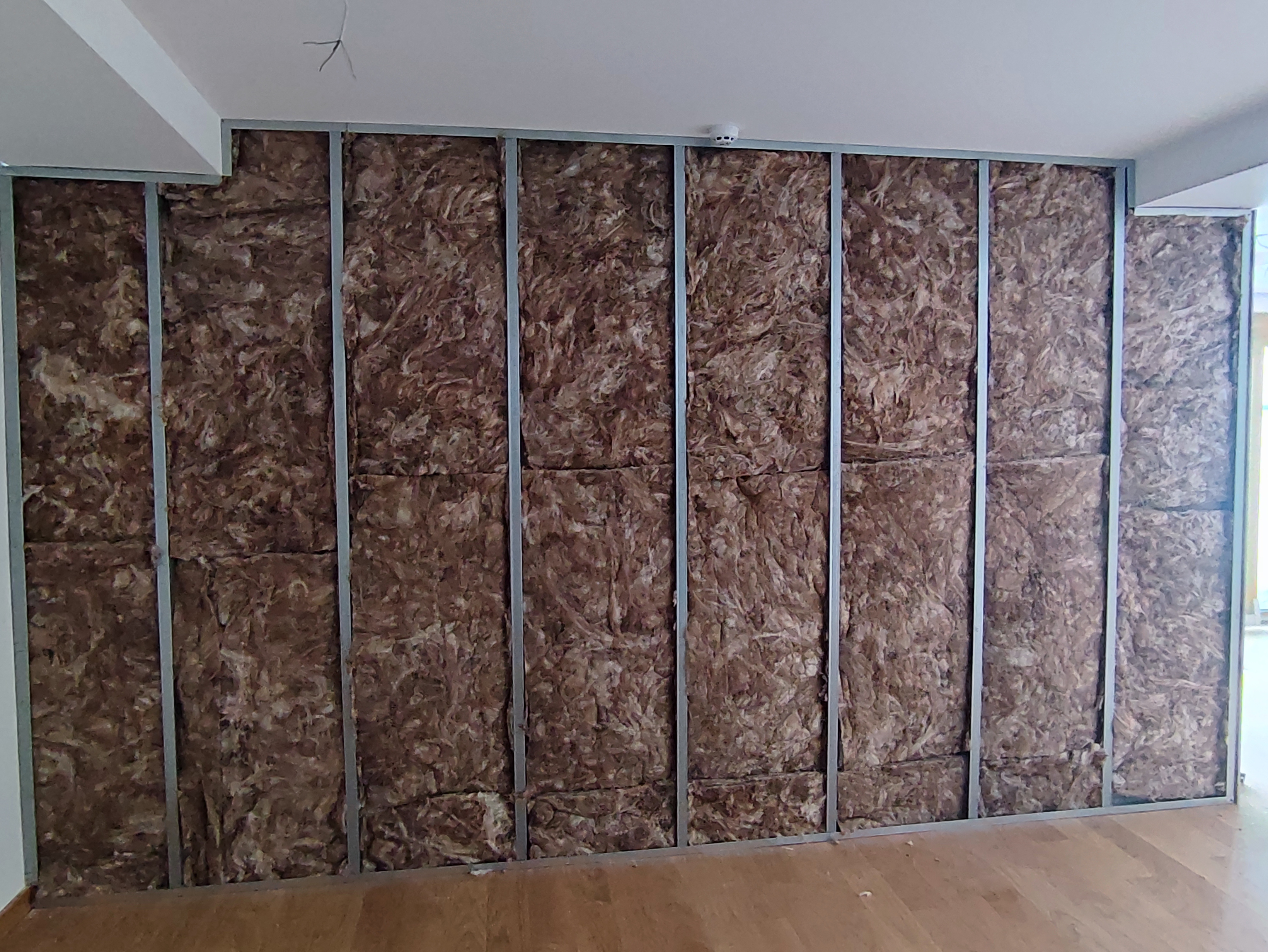 Izrada pregradnih zidova za kancelariju i kuhinju u open space studiju od 70 m2 na Paliluli